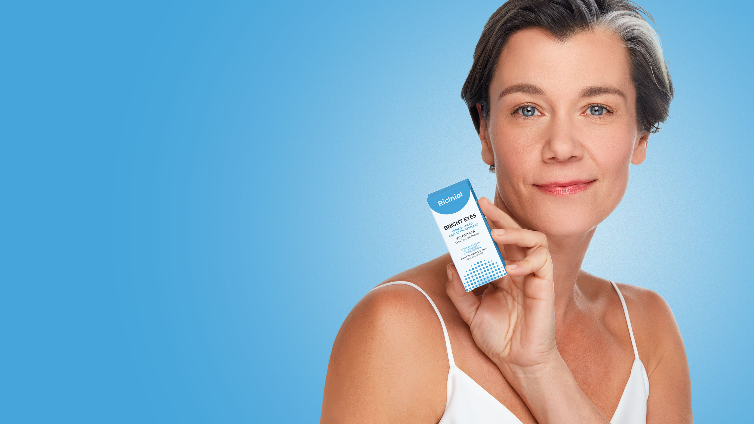 Nina Obrecht holding Riciniol Bright Eyes